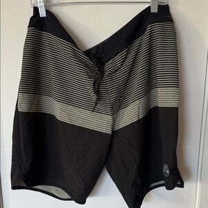 Quiksilver Men's Black and Gray Hybrid Shorts